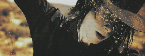 IAMX – „I Come With Knives“