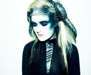 Leigh de Vries ‘Strange’